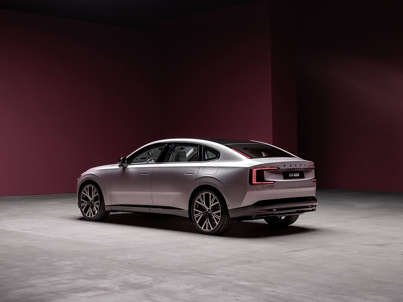 Volvo ES90 Global Debut: A Blend of Sedan and SUV, Launching Later This Year