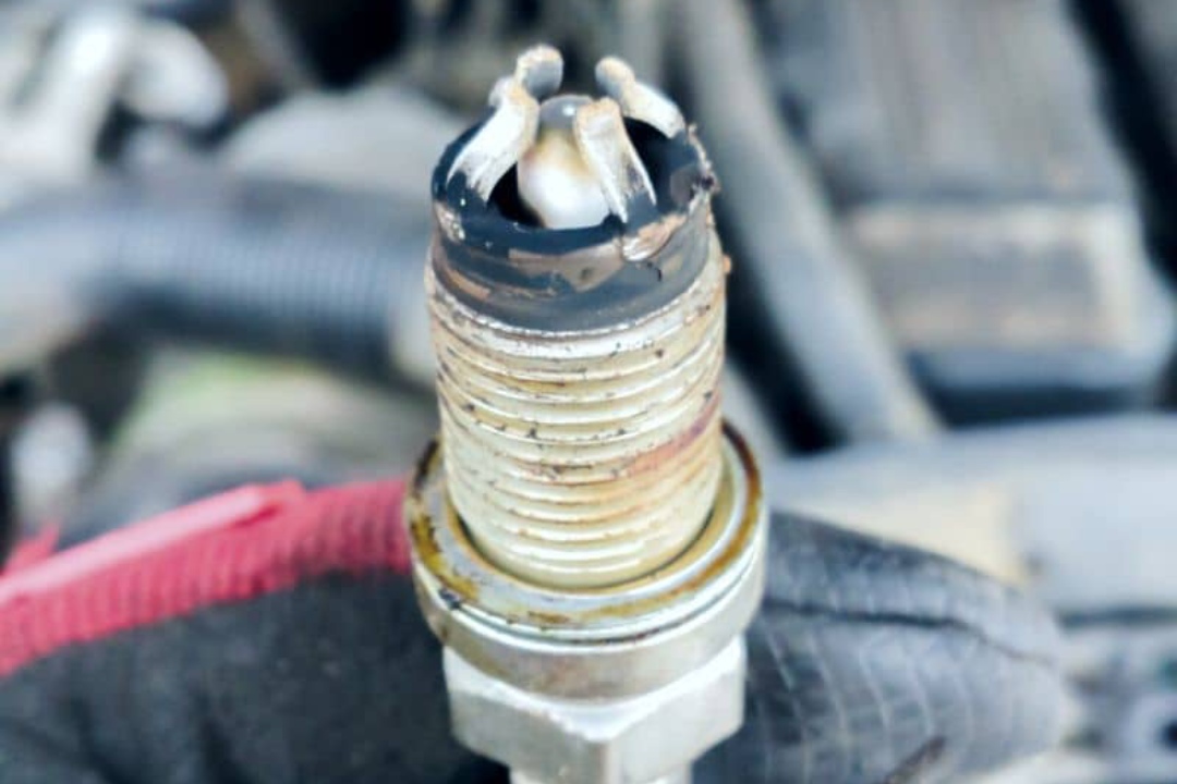 Car Maintenance Tips : Spark Plugs and Reasons for Their White Color 