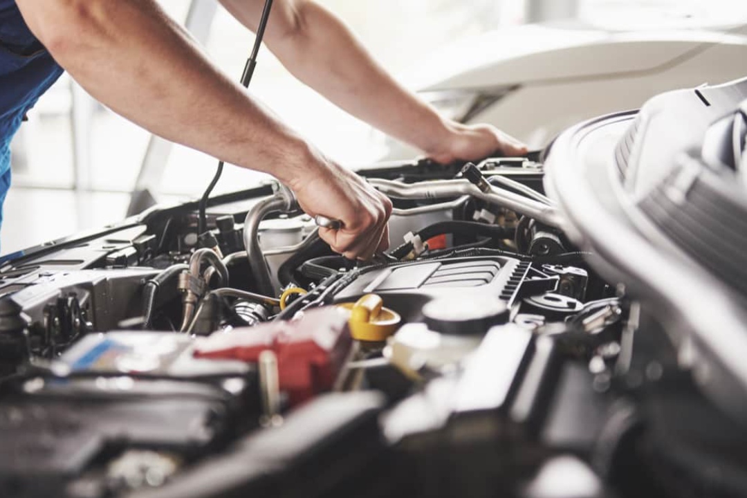 Car Maintenance Tips : Spark Plugs and Reasons for Their White Color 