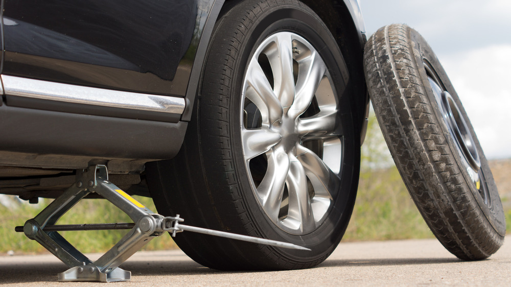 Learn how to safely change a flat tyre, use a spare wheel or repair kit, and get back on the road. Read now for expert tips every driver should know.