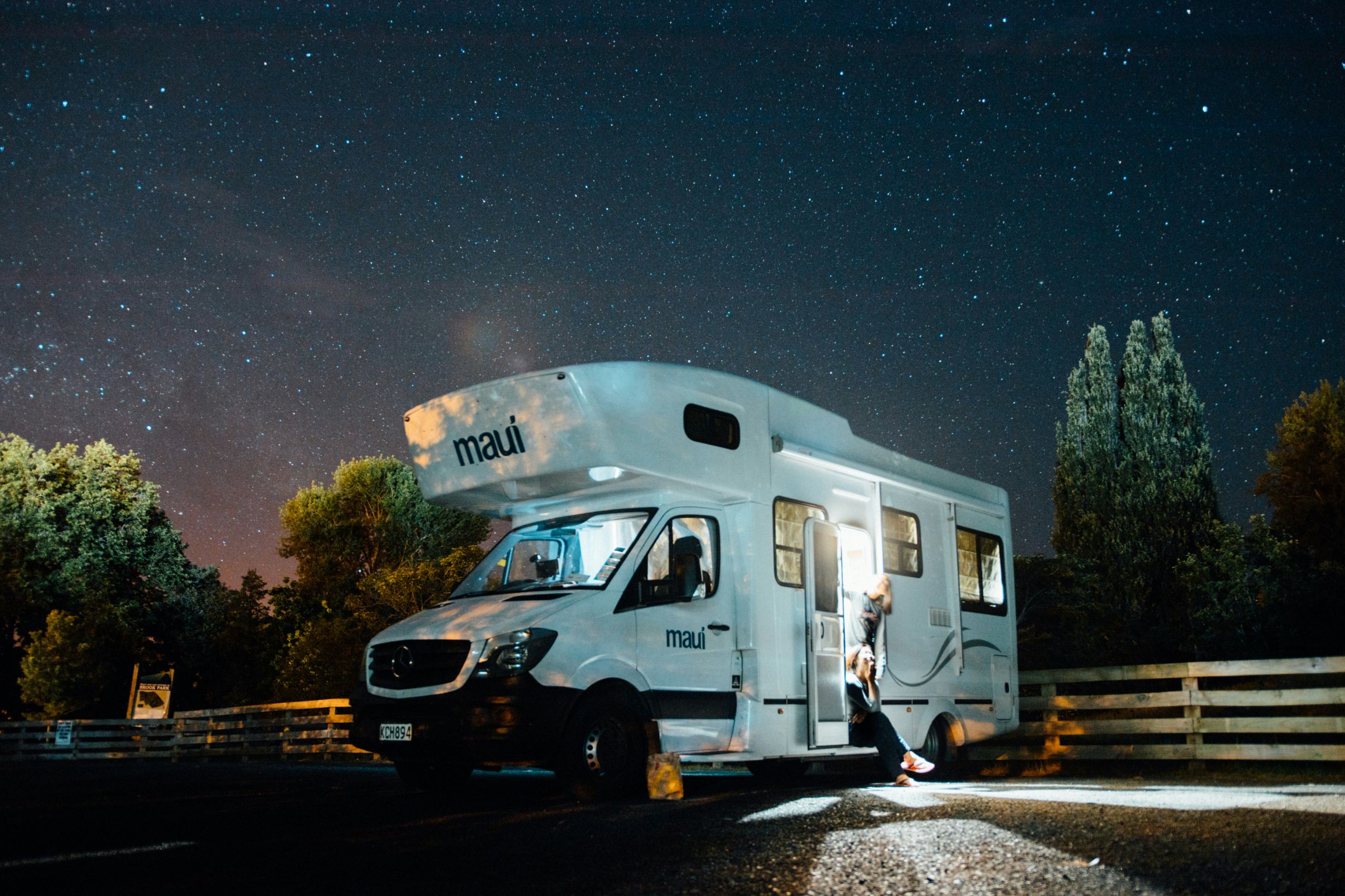 2025 Smart solutions for caravan interiors in the UAE. Learn about space maximisation, climate control innovations and multifunctional design.