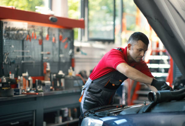 Discover which engine oil is best for car in 2025 with our expert guide. Learn about viscosity grades