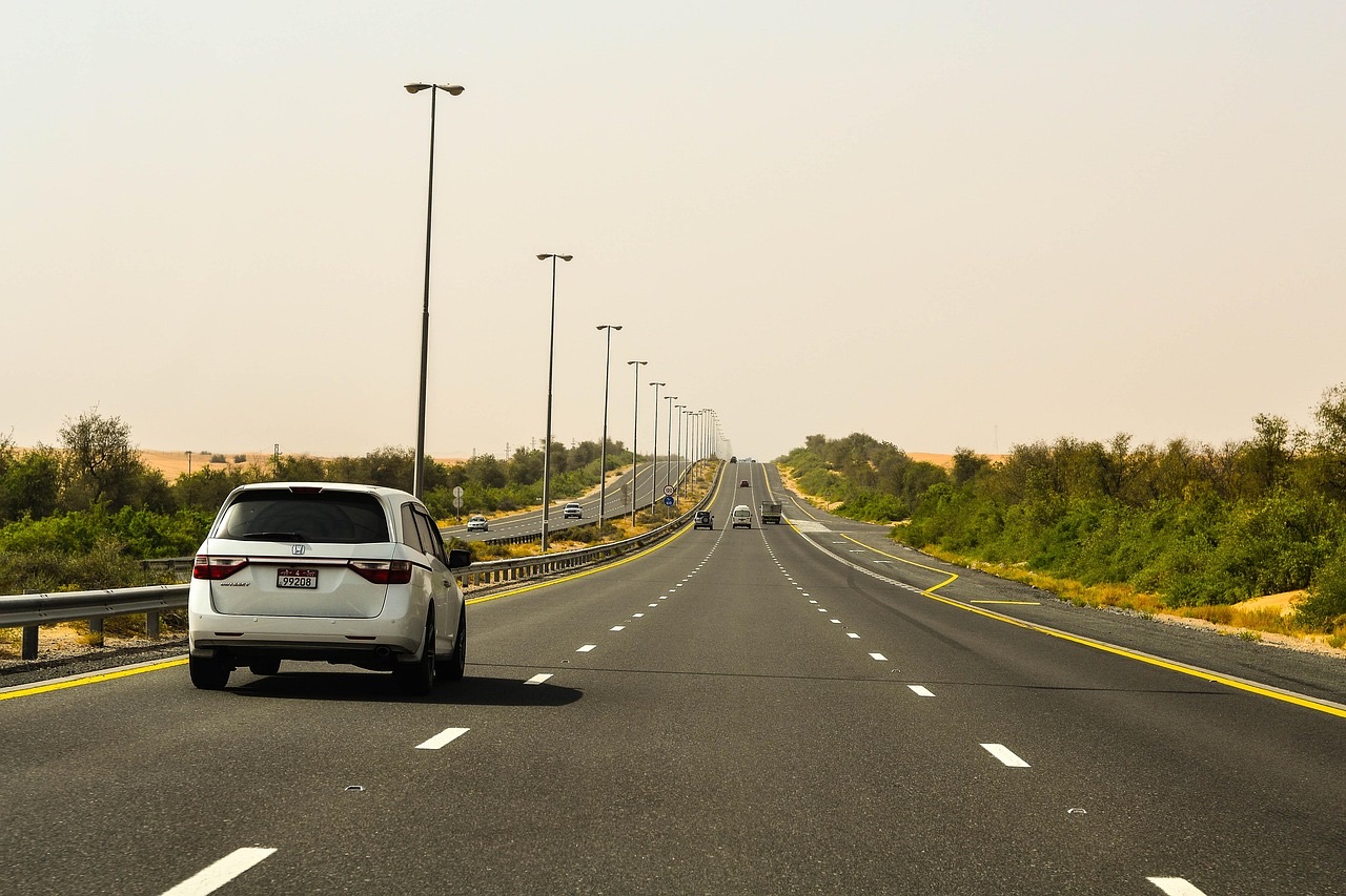 Discover the exact driving time from Qatar to Dubai in 2025 with tips on routes, border procedures