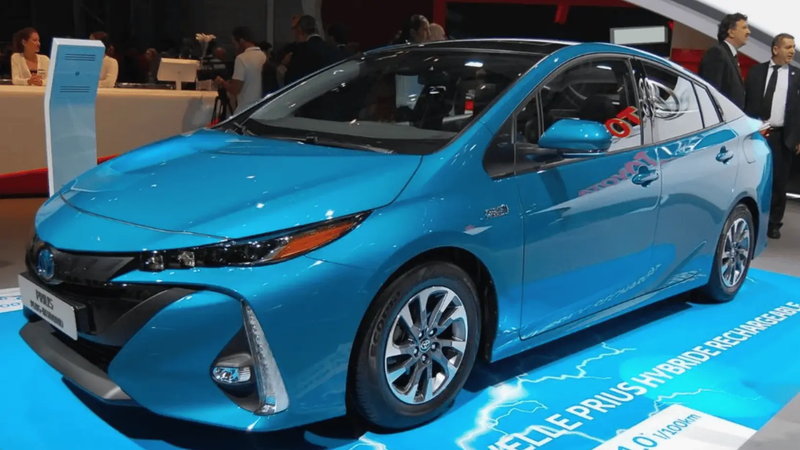 Uncover the truth about hybrid cars' lifespan in the GCC, focusing on durability and actual costs.