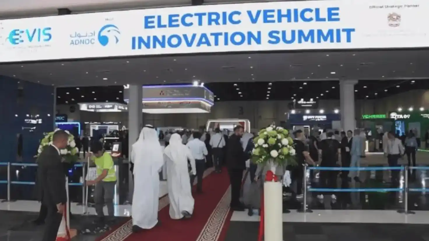 تغطية شاملة لمعرض EVIS ابوظبي 2025 وشراكات استراتيجية وتقنيات شحن ثنائي الاتجاه لتعزيز مستقبل التنقل الكهربائي في الخليج.