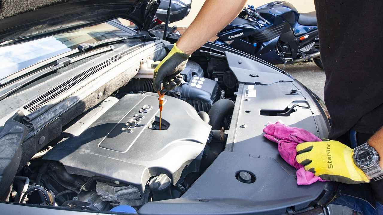 Discover accurate Toyota Corolla engine oil capacity details for 2025 models, including engine-specific requirements, oil type tips