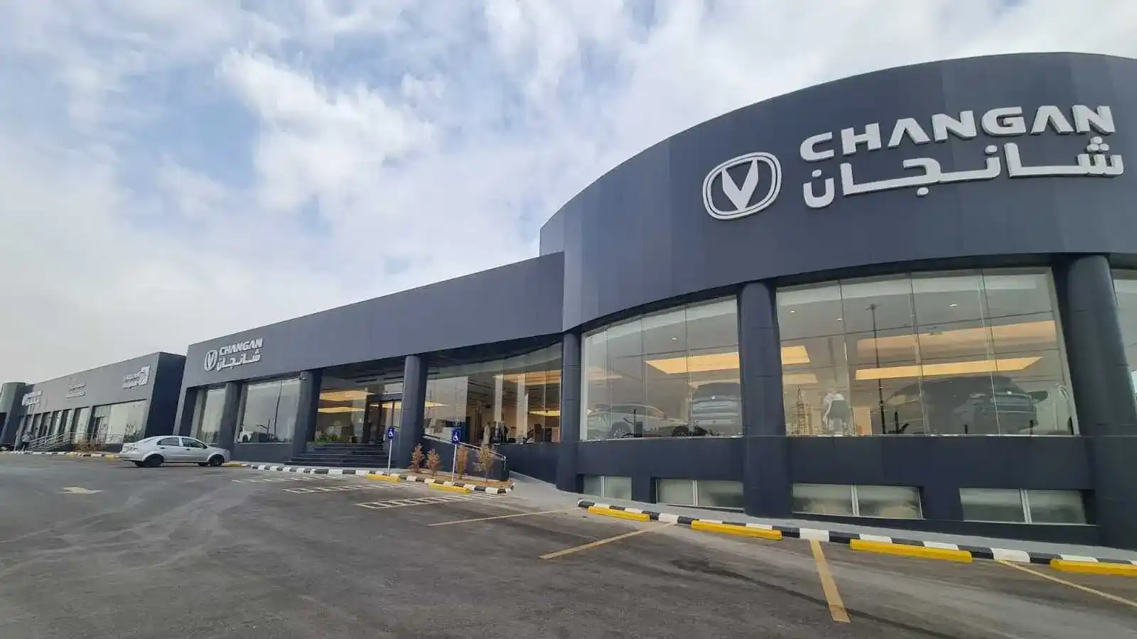 Detailed tour of Changan Center at Riyadh Exit 25, showcasing cars, maintenance services, spare parts, and used cars with financing and warranty.