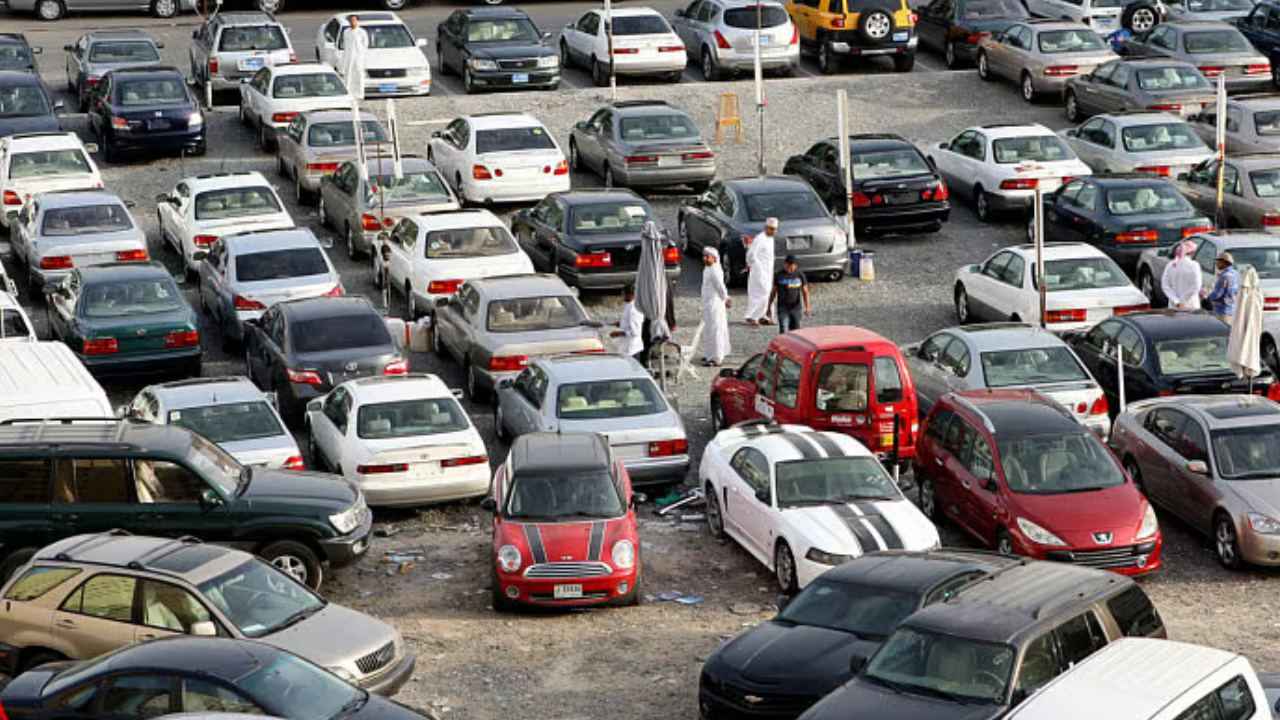 Discover essential steps and golden tips for purchasing a used car in the UAE safely and successfully.