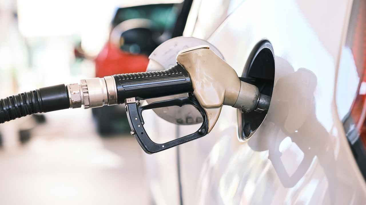 Discover the 2025 Toyota Hiace fuel tank capacity, fuel efficiency tips, and how its 75-liter diesel tank impacts long-distance driving in the UAE.