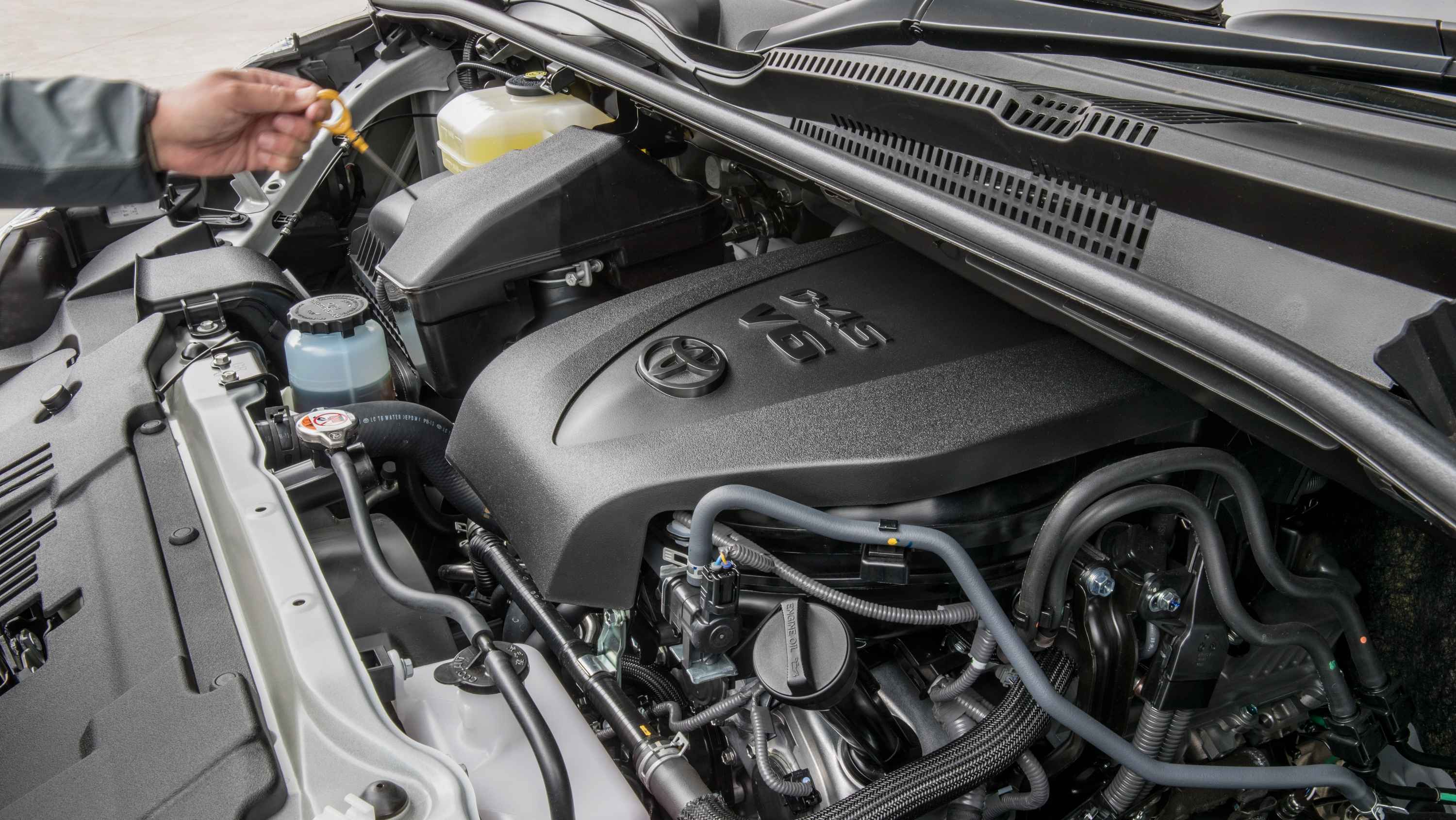 Discover the exact Toyota Hiace engine oil capacity for 2025 models, learn proper oil change techniques, and avoid common maintenance mistakes.