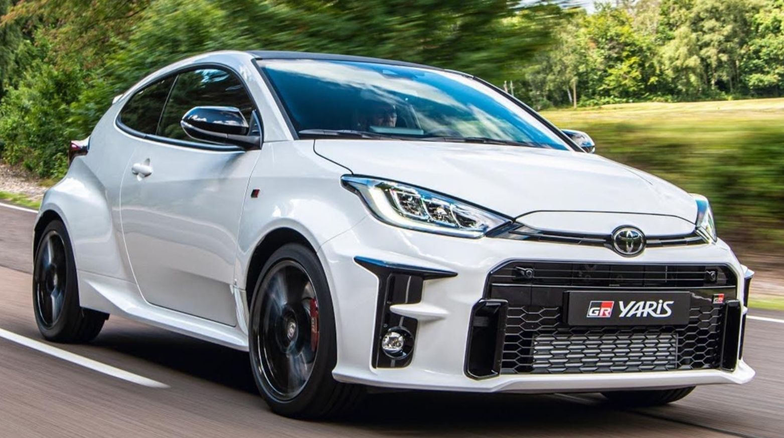 MG 5 مقابل تويوتا ياريس:مقارنة شاملة لسيارات 2025
