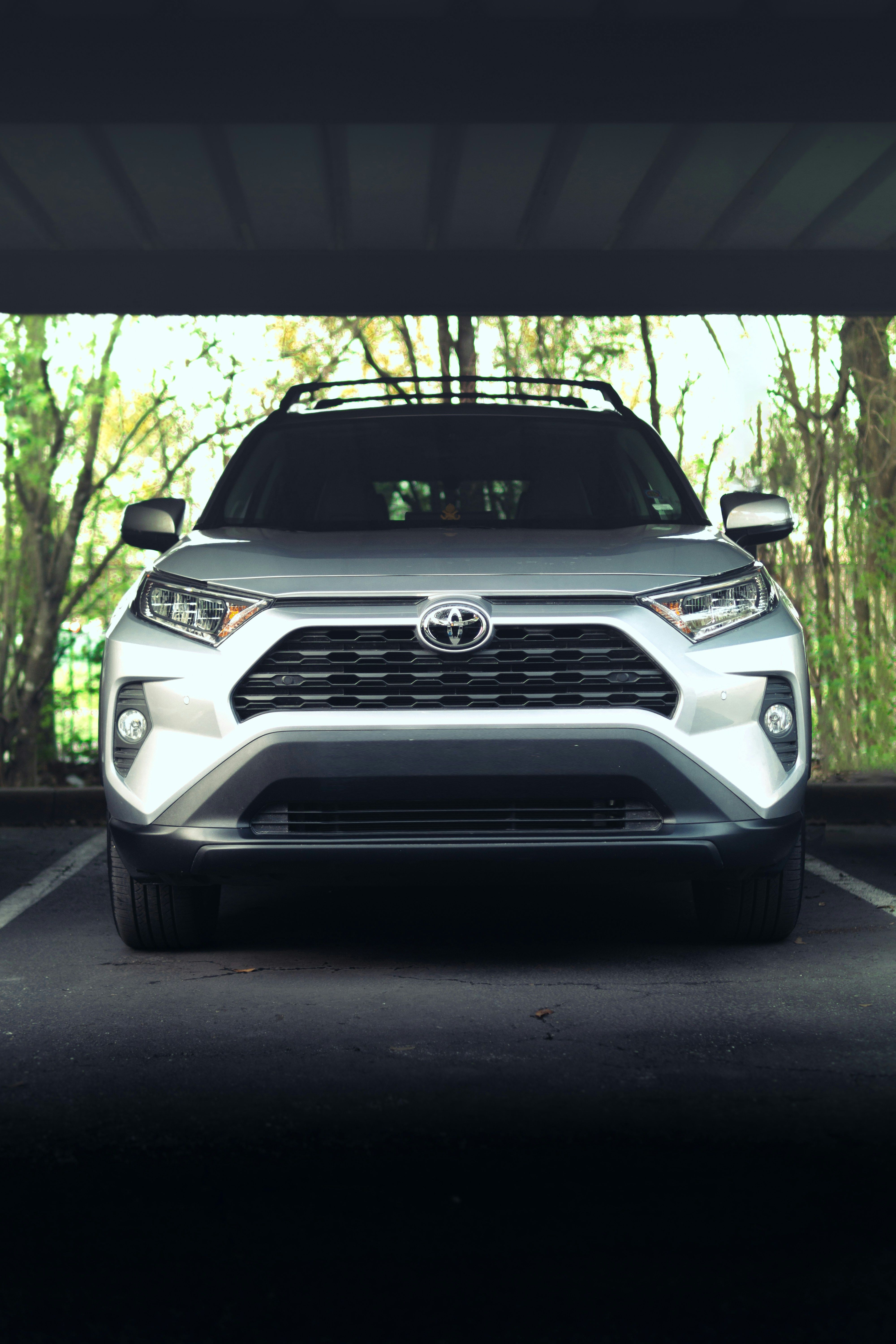 تويوتا RAV4 مقابل مازدا CX-5:مقارنة شاملة لعام 2025 لتختار الأفضل