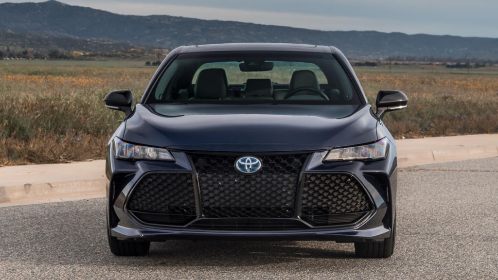 Compare Toyota Camry vs Avalon 2025 models with our practical guide. 