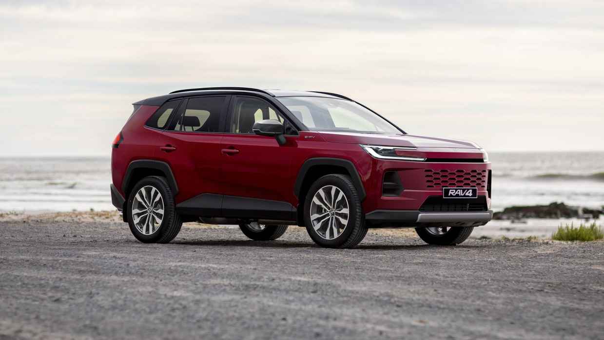 اكتشف كل ما يخص أبعاد تويوتا RAV4 2024 من مساحة داخلية وحجم صندوق الأمتعة وسهولة المناورة
