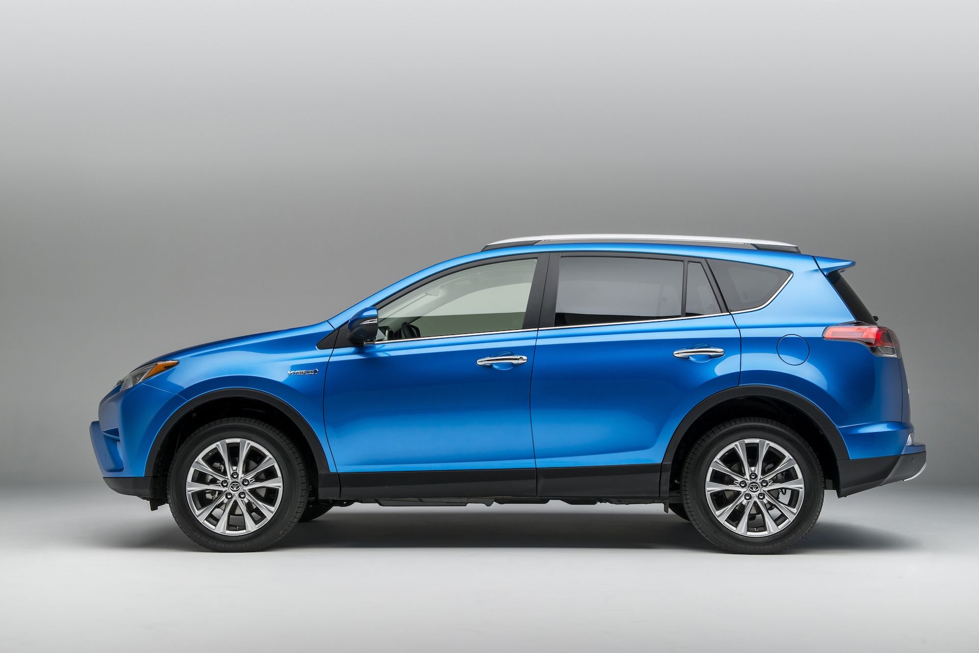 طول تويوتا RAV4 2025:دليل شامل لاختيار السيارة المثالية