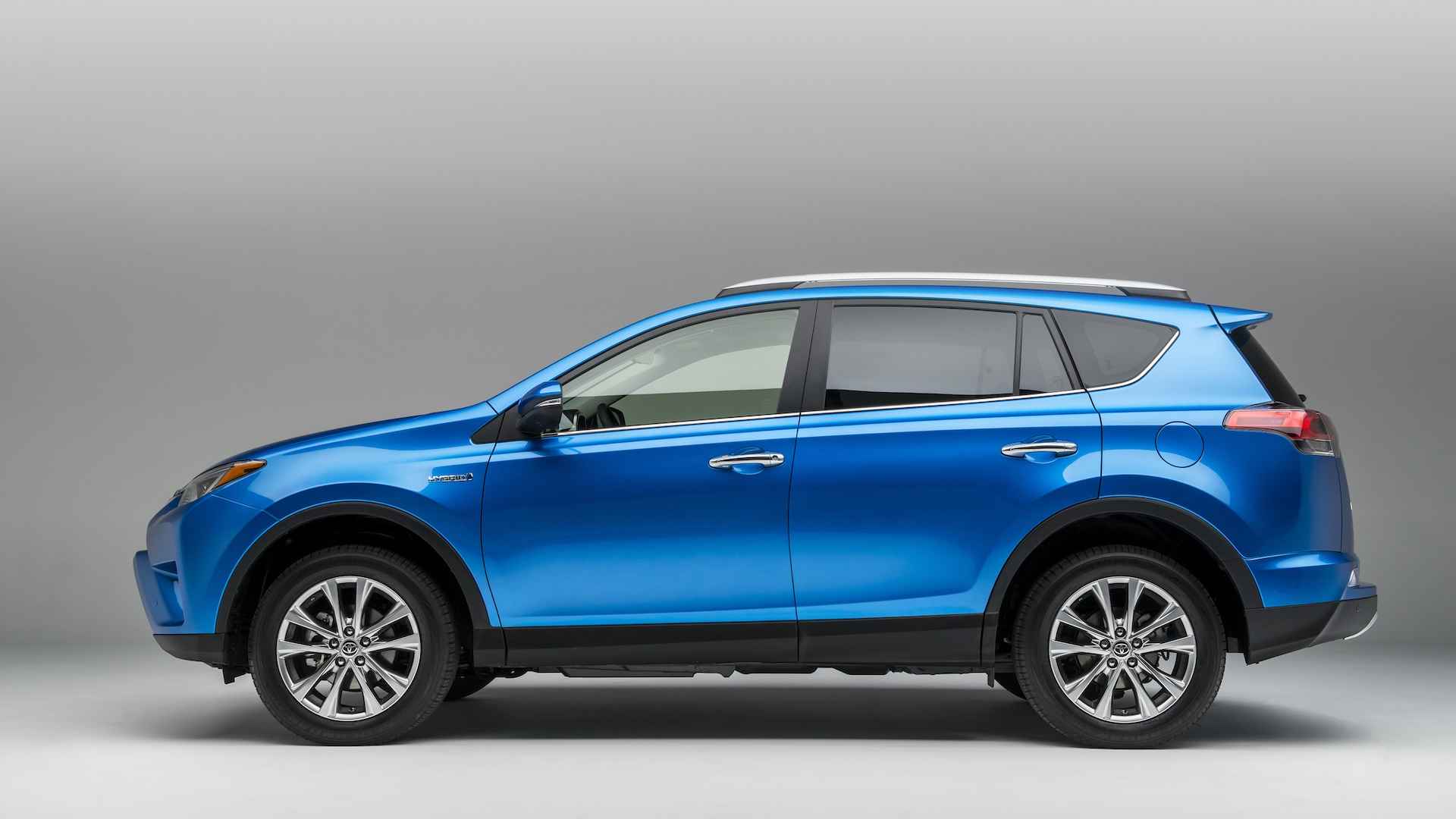 اكتشف كل تفاصيل طول تويوتا RAV4 2025 مع تحليل دقيق لأبعاد السيارة ومساحة التحميل وقياسات SUV. يناسب هذا الدليل العائلات وسائقي المدن في السعودية