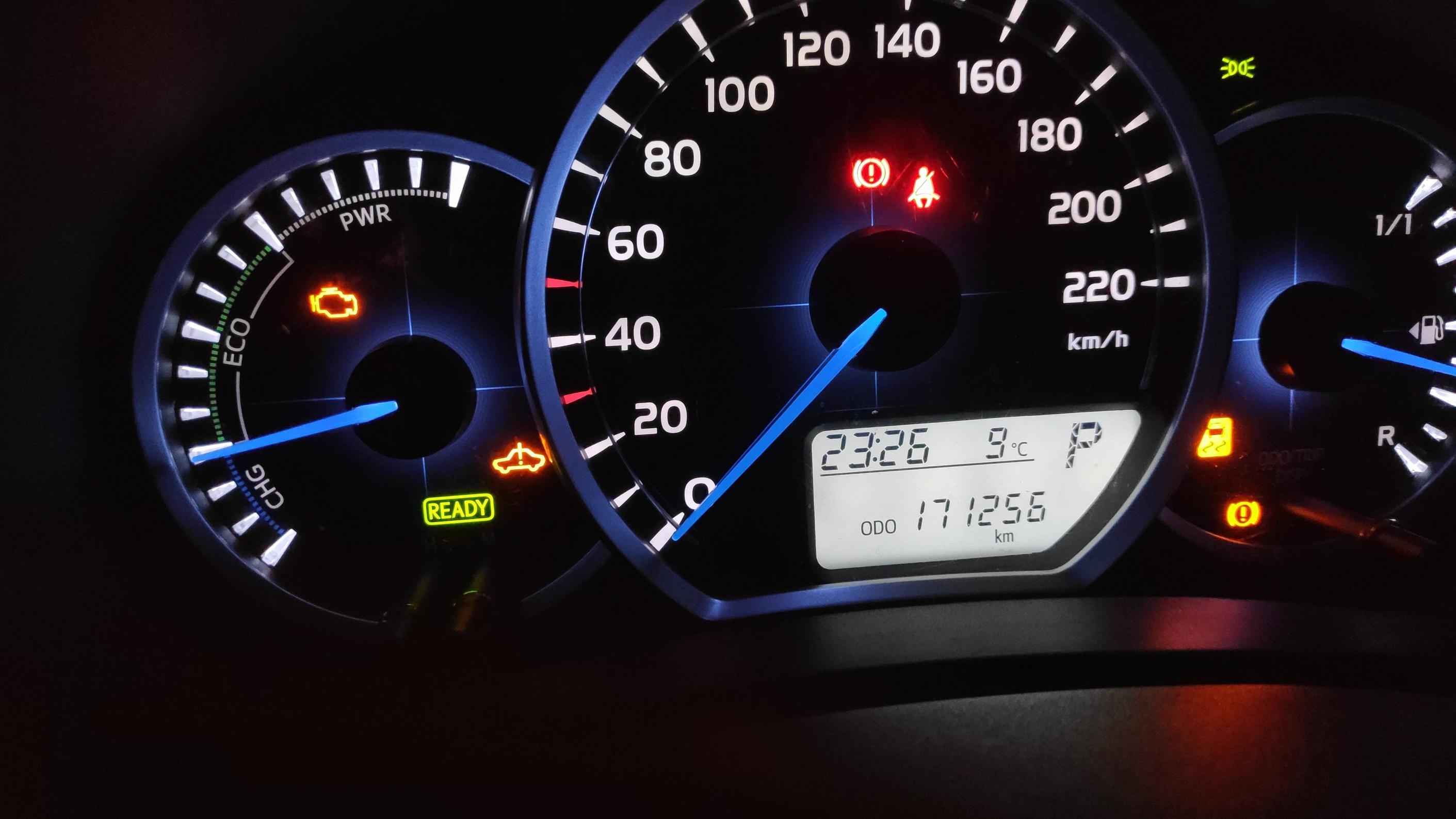 Discover how to optimize your 2025 RAV4 Hybrid mileage with practical driving techniques, regular maintenance tips