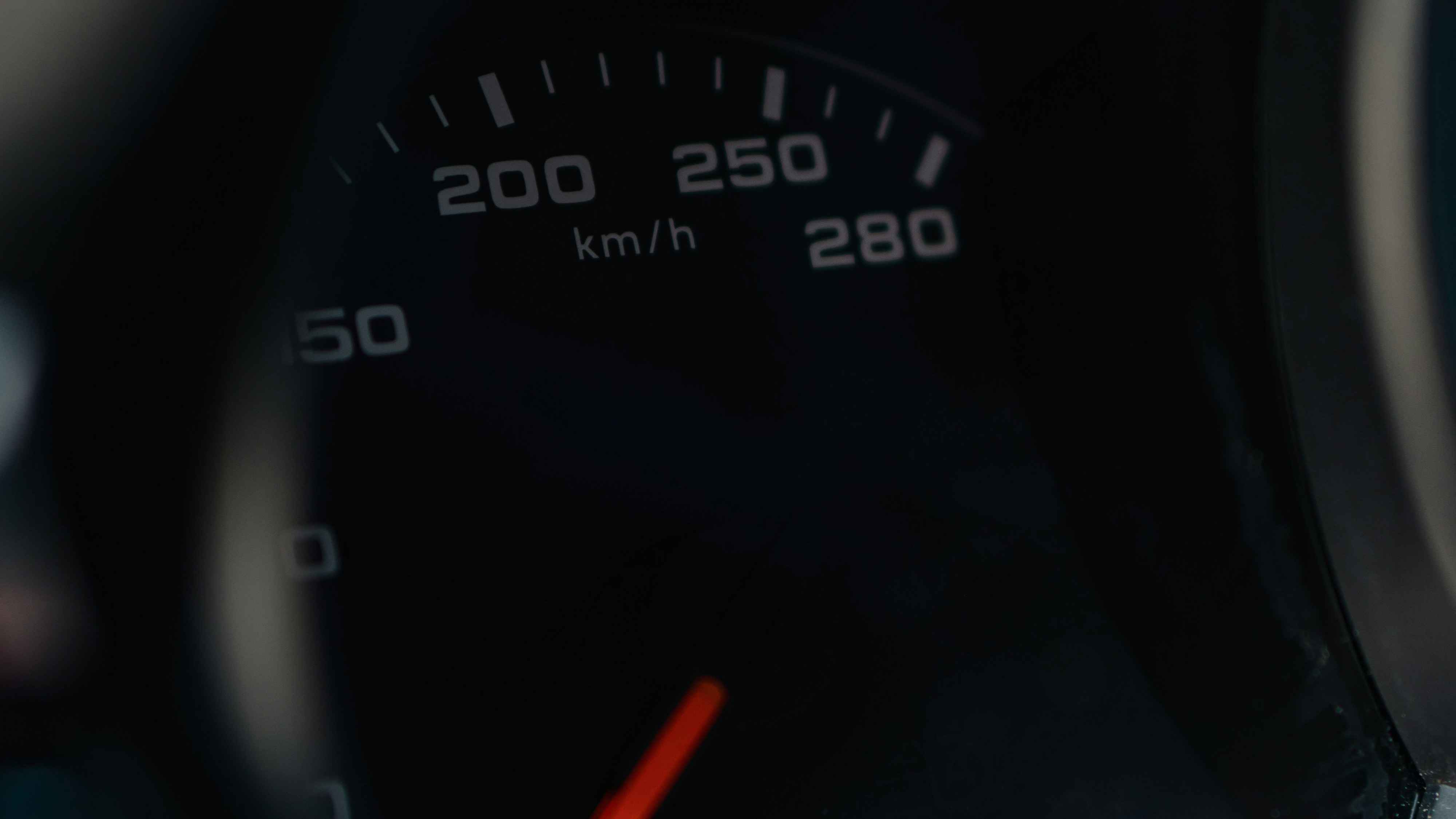 اكتشف أحدث تفاصيل استهلاك تويوتا RAV4 لكل لتر في الإمارات 2025 مع نصائح عملية لتحسين كفاءة الوقود