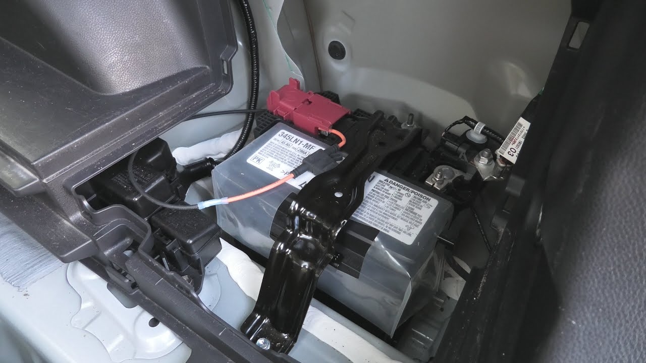 تكلفة استبدال بطارية تويوتا RAV4 هايبرد 2025:دليل شامل للتوفير والصيانة