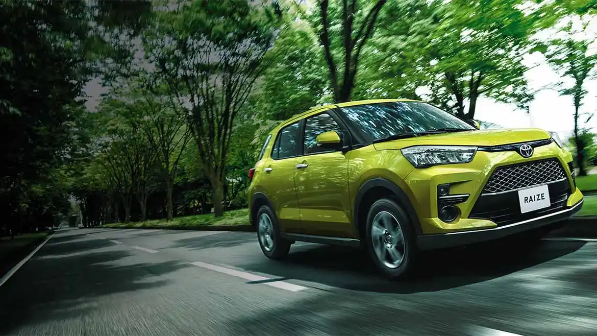 Compare 2025 Toyota Raize and Nissan Kicks specs, fuel efficiency, and tech features. Discover which compact SUV offers better value for city driving.