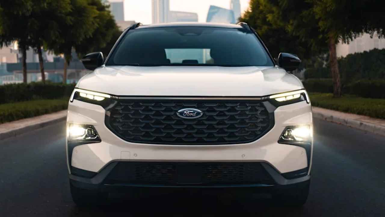 Explore the 2025 models of Ford Territory and Toyota RAV4 as we compare fuel efficiency, hybrid performance, cargo space, tech features