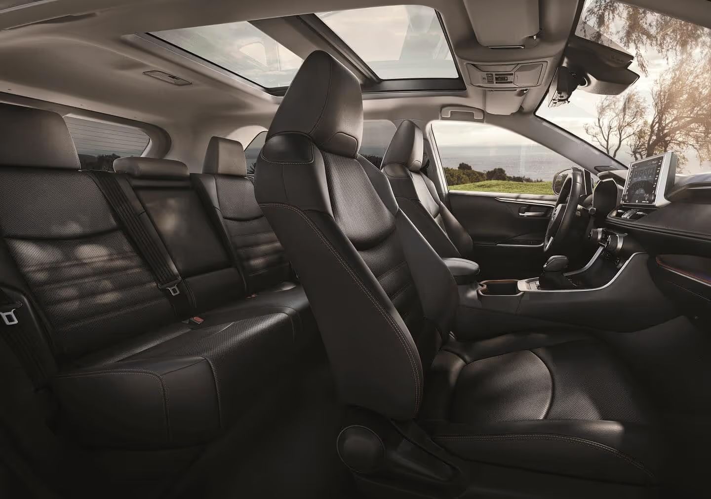سعة مقاعد تويوتا rav4 2025:دليل شامل للعائلات الذكية