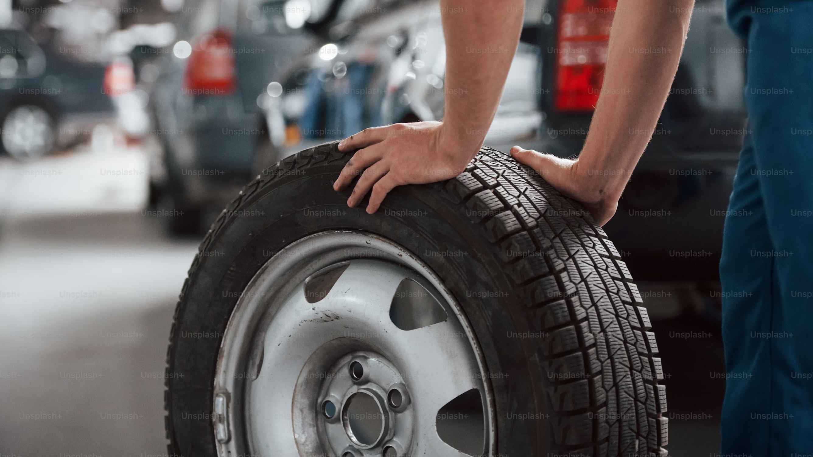 Discover the correct RAV4 tyre size for 2025 models, with expert tips on pressure recommendations, alloy wheel compatibility