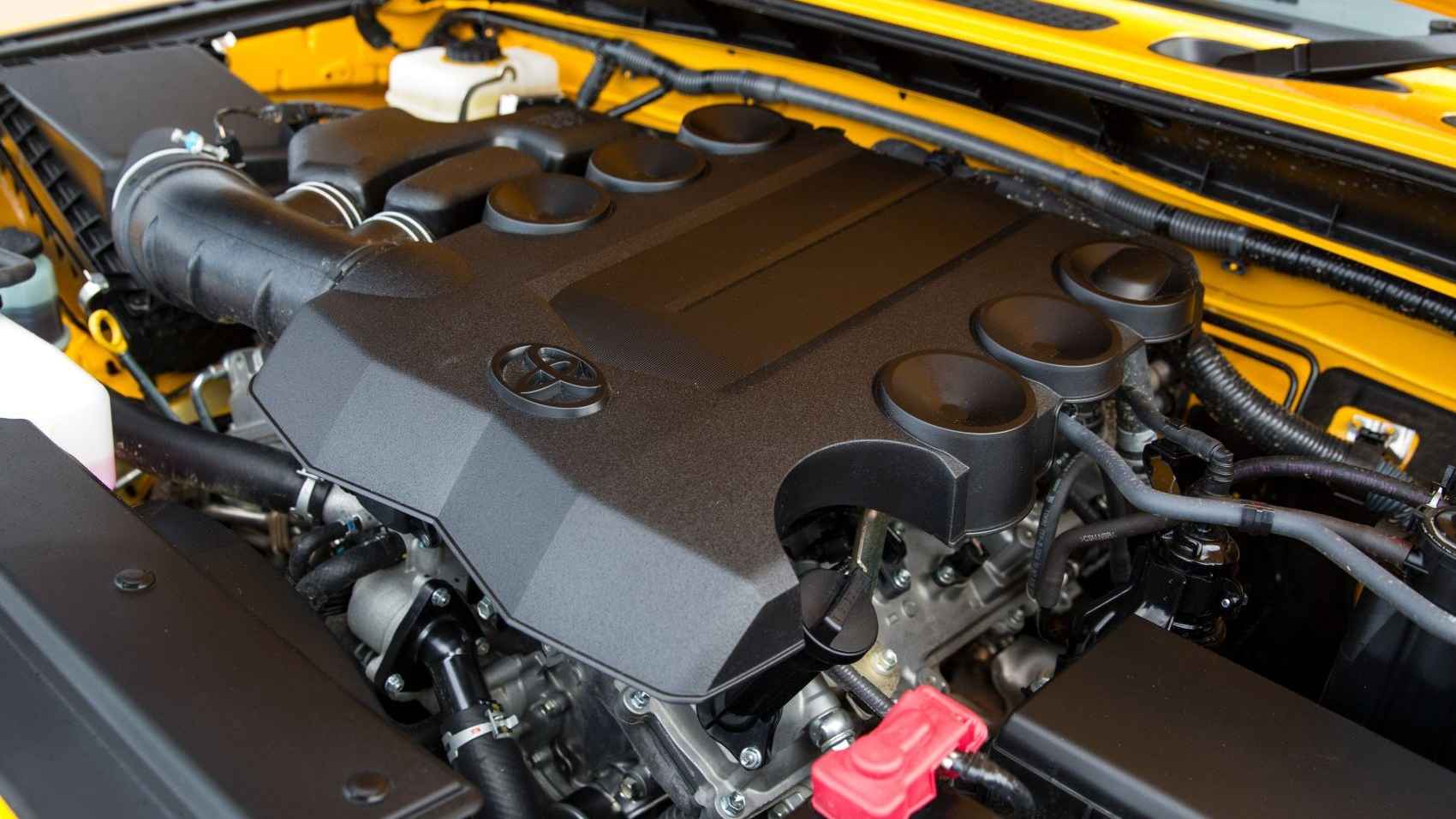 اكتشف مواصفات محرك اف جي كروزر 2025 بالتفصيل مع نصائح عملية لتحسين الأداء والصيانة الدورية. تعرف على قدرة المحرك 4.0L V6 وعزم الدوران واستهلاك الوقود، وكل ما تحتاج معرفته لضمان أفضل أداء في ظل تقلبات مناخ الخليج.