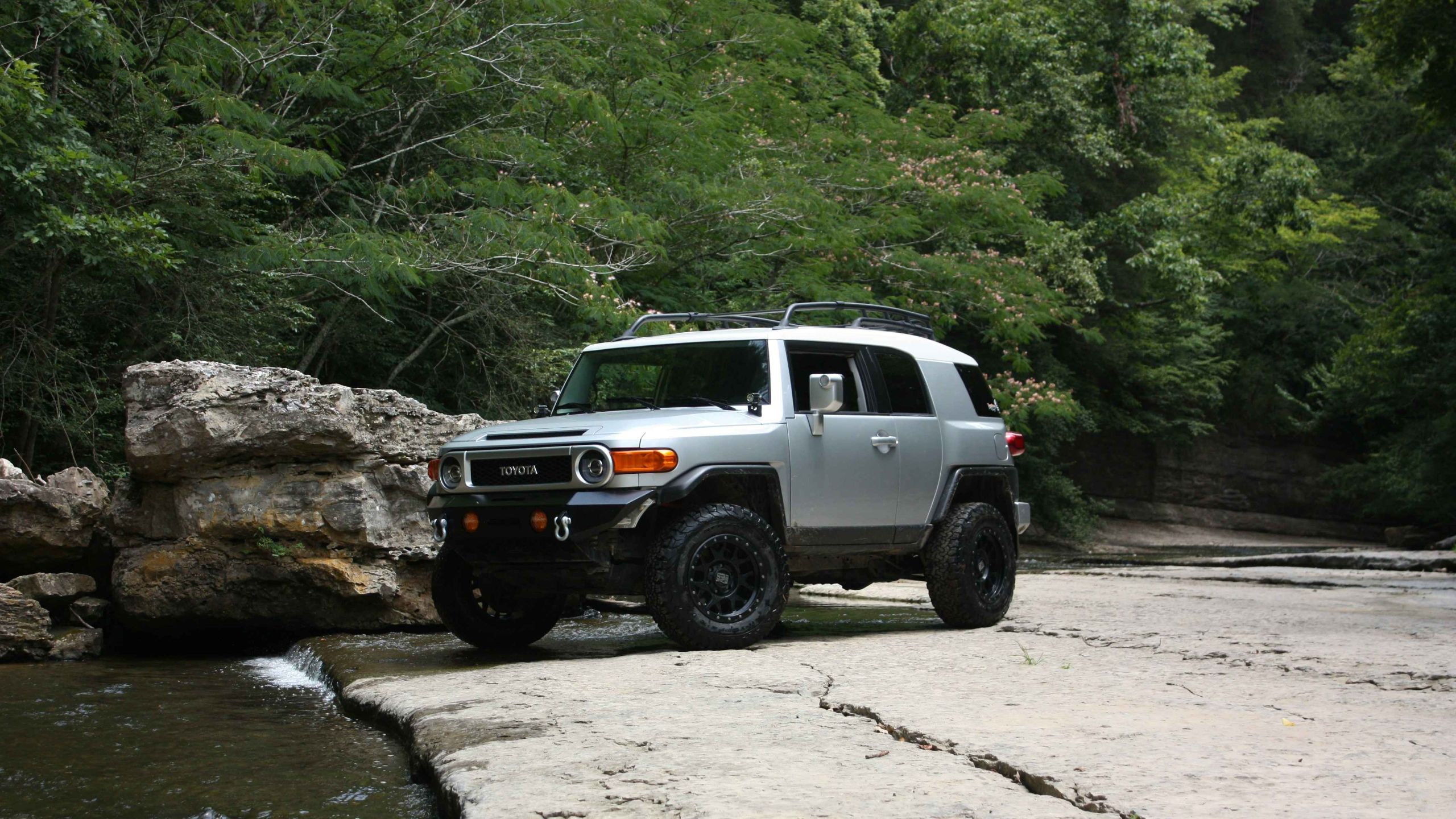Discover practical 2025-focused strategies to improve your Toyota FJ Cruiser fuel economy. Learn maintenance hacks, driving techniques