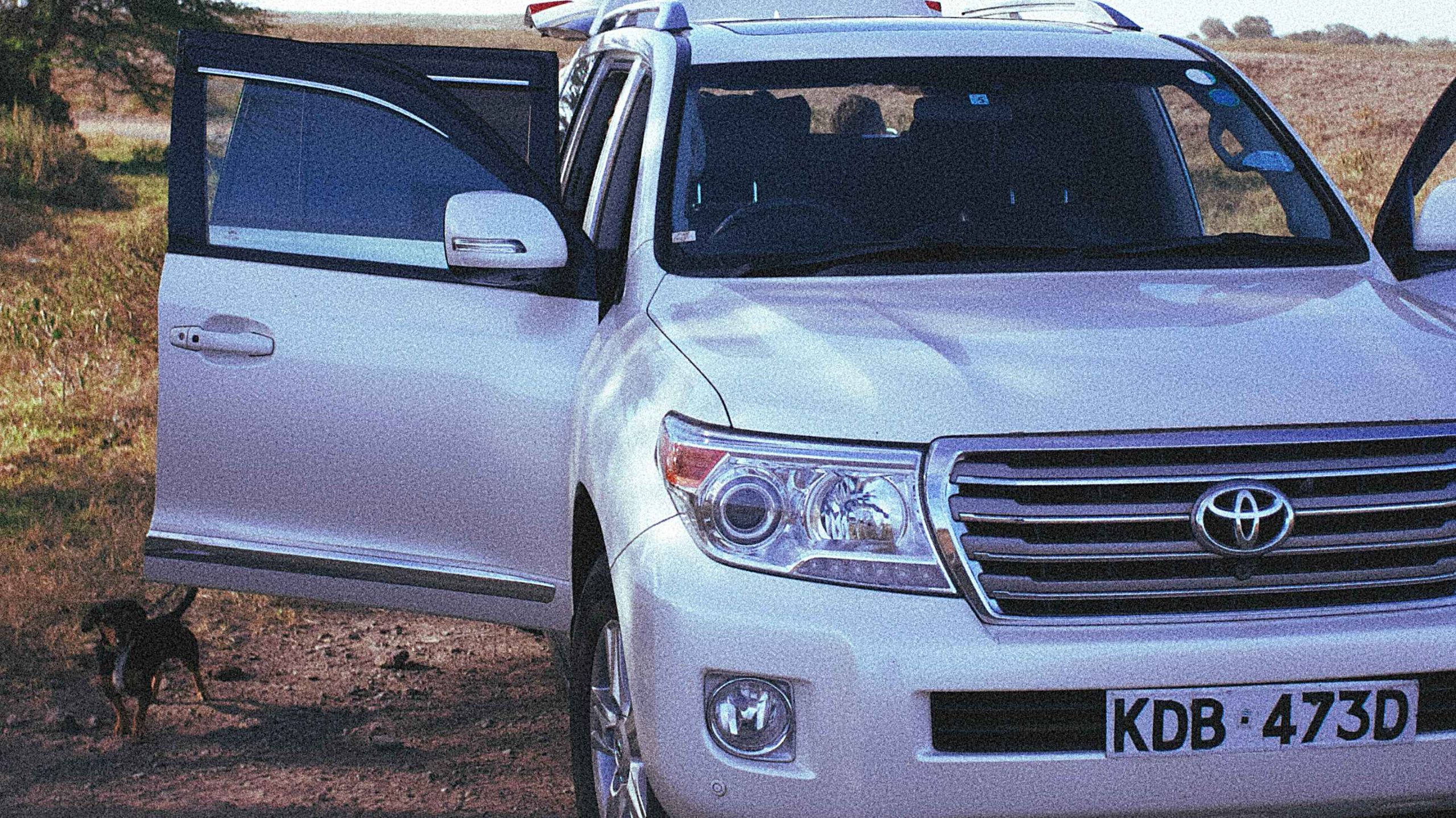 Discover how to maximize your 2025 Toyota Land Cruiser's fuel efficiency in km/L with proven driving techniques, maintenance tips