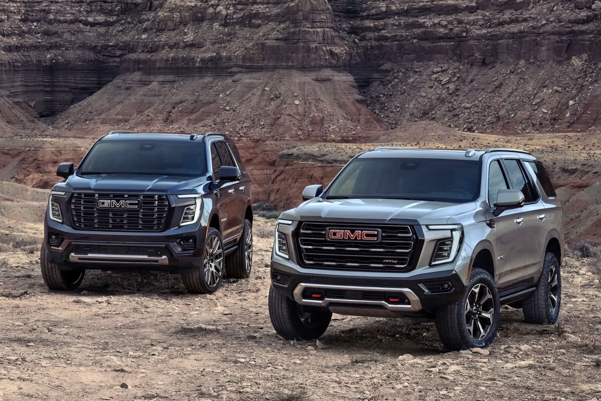 GMC يوكون مقابل لاند كروزر 2025:دليل المقارنة الشامل لاختيار الأفضل