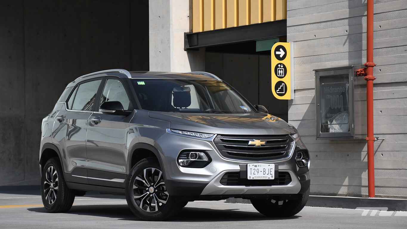 Compare the 2025 Chevrolet Groove and Toyota Raize for urban driving. 