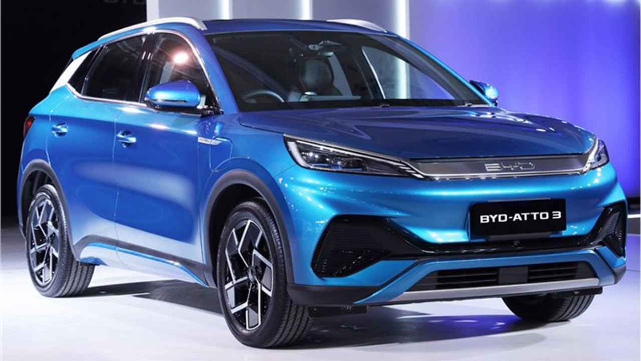 تكنولوجيا الشحن السريع الثورية من BYD توفر مدى 400 كم في 5 دقائق فقط، منافسةً لشواحن تسلا وتدفع صناعة السيارات الكهربائية نحو المستقبل.