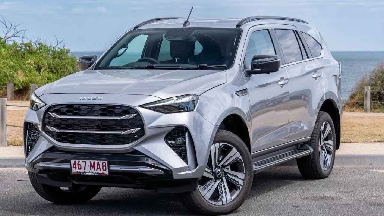مراجعة إيسوزو MU-X LS-T 2025: SUV عائلية فاخرة وقوية للطرق الوعرة الوصف: اكتشف مواصفات MU-X LS-T من القوة والراحة إلى التقنيات والسلامة. سيارة مثالية 