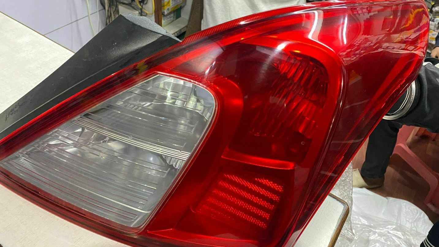 Discover 2025 pricing for Nissan Sunny tail light covers. Compare OEM vs aftermarket options, learn installation tips