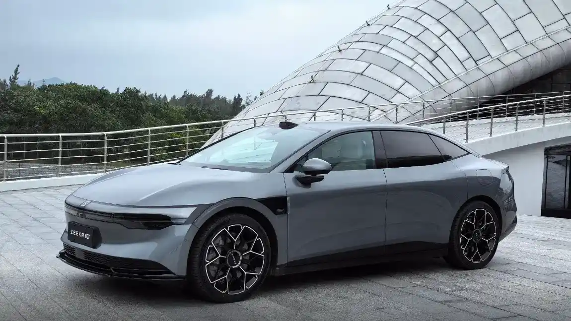 زيكر 007 GT موديل 2026 تصل بتصميم واجن رياضي، وتسارع خارق من 0 الى 100 كم/س في 2.95 ثانية ومدى يصل الى 825 كم لكل شحنة.