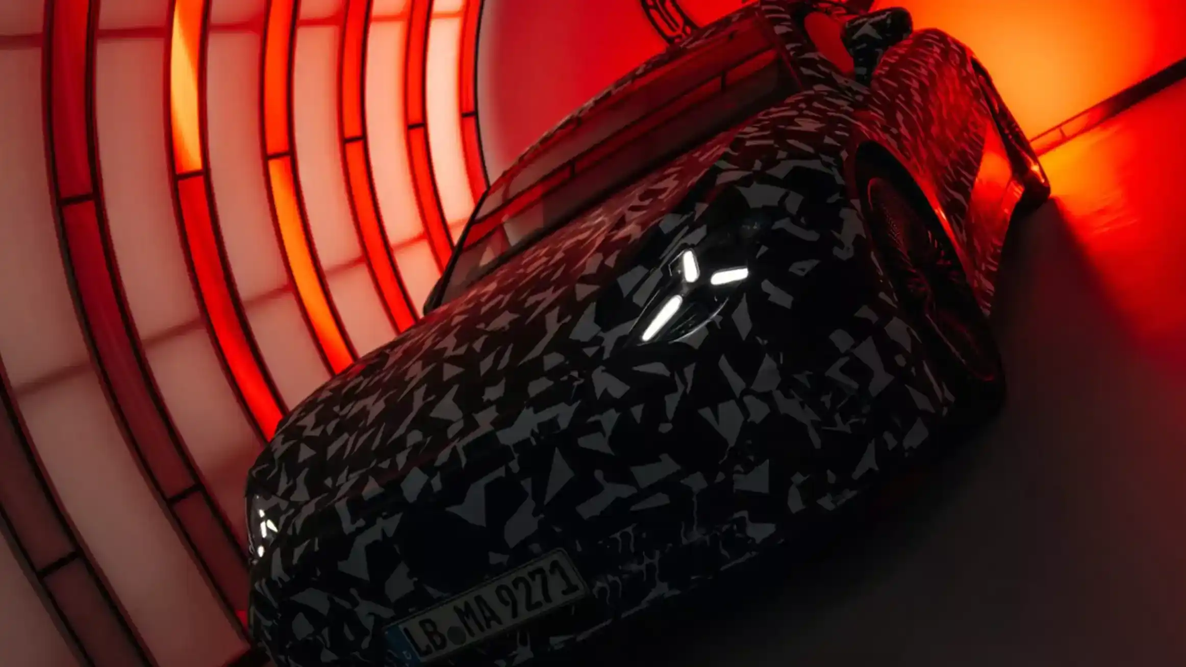 مرسيدس AMG تكشف عن اقوى سيدان كهربائية في تاريخها باكثر من 1000 حصان وتصميم مستقبلي لمنافسة بورش تايكان واودي RS اي ترون GT.