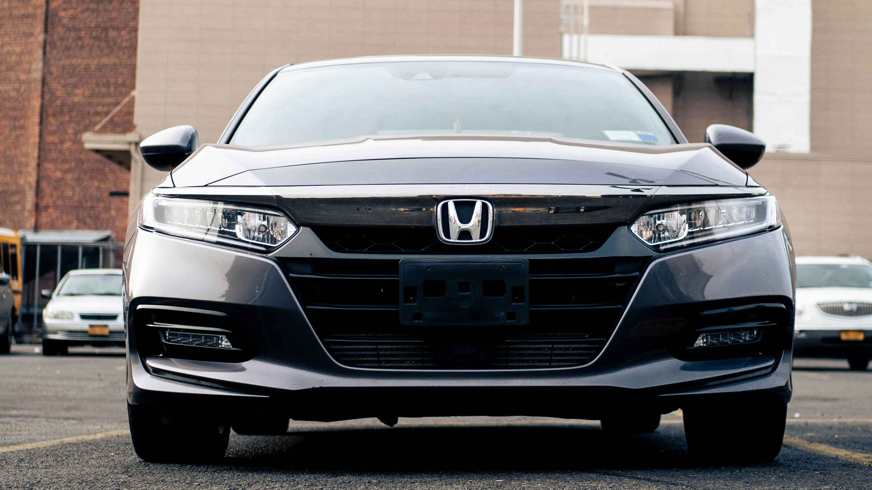 Discover the correct Honda Accord wiper blade size for 2025 models. Learn expert installation tips, measurement methods