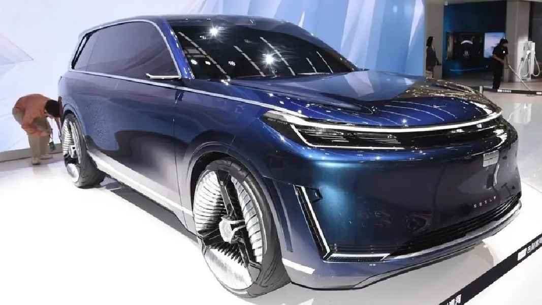 Geely’s Galaxy Starship 9 SUV offers futuristic design, advanced hybrid tech, spacious luxury, smart driving aids, and competitive pricing for China’s