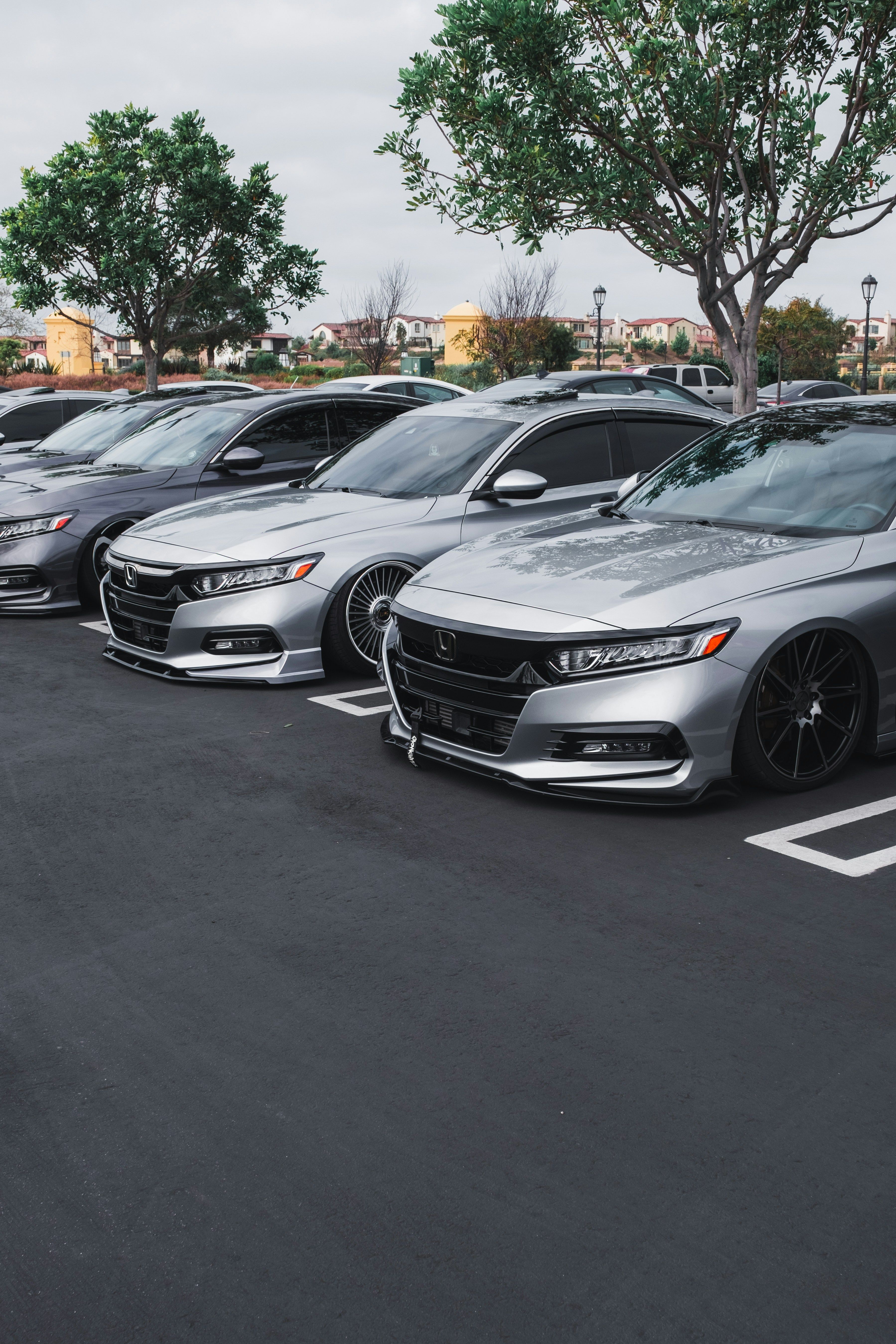 Discover the 2025 Honda Accord's fuel efficiency in UAE conditions. Get expert tips to maximize mileage per litre and compare hybrid vs petrol models