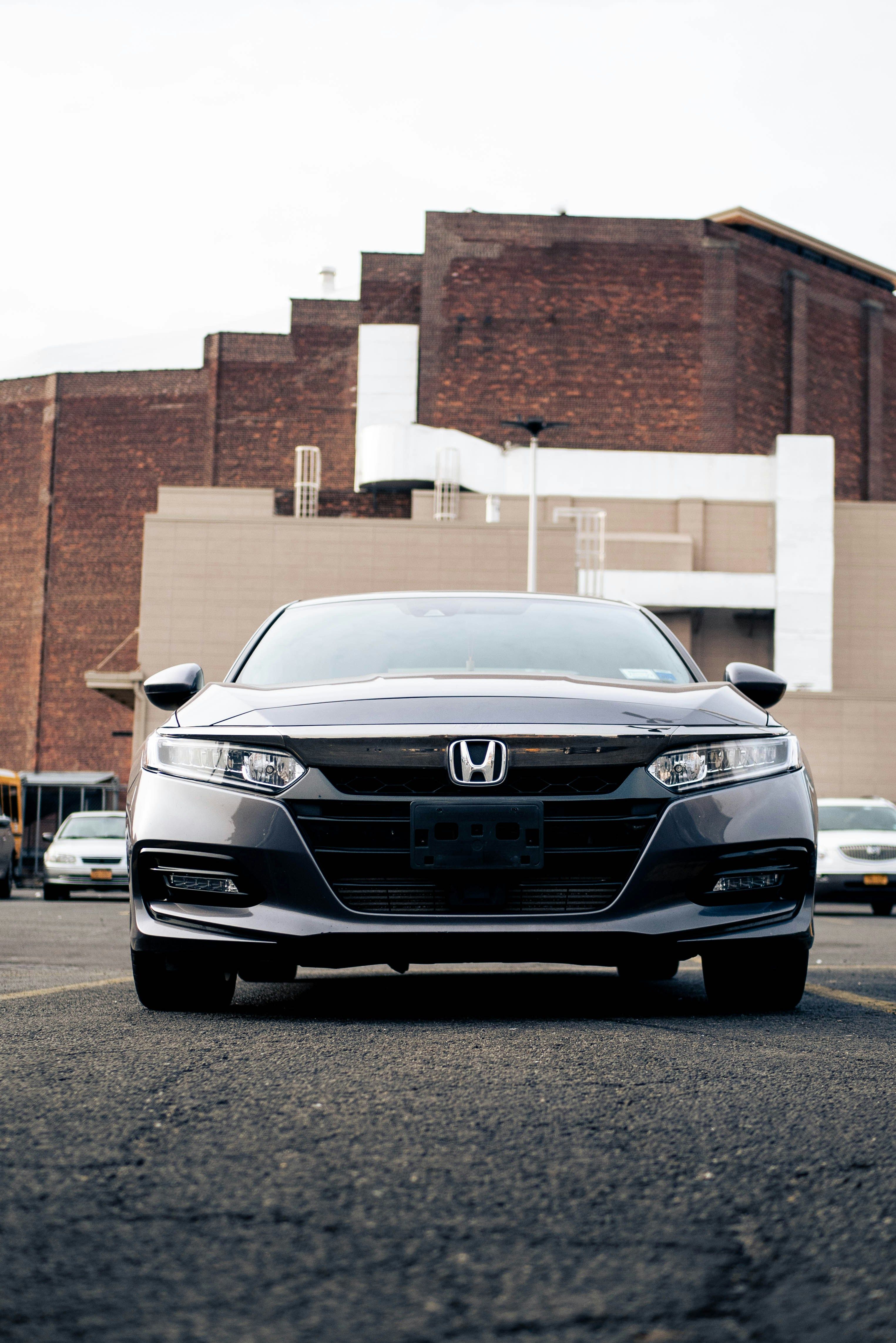 Discover the 2025 Honda Accord's fuel efficiency in UAE conditions. Get expert tips to maximize mileage per litre and compare hybrid vs petrol models