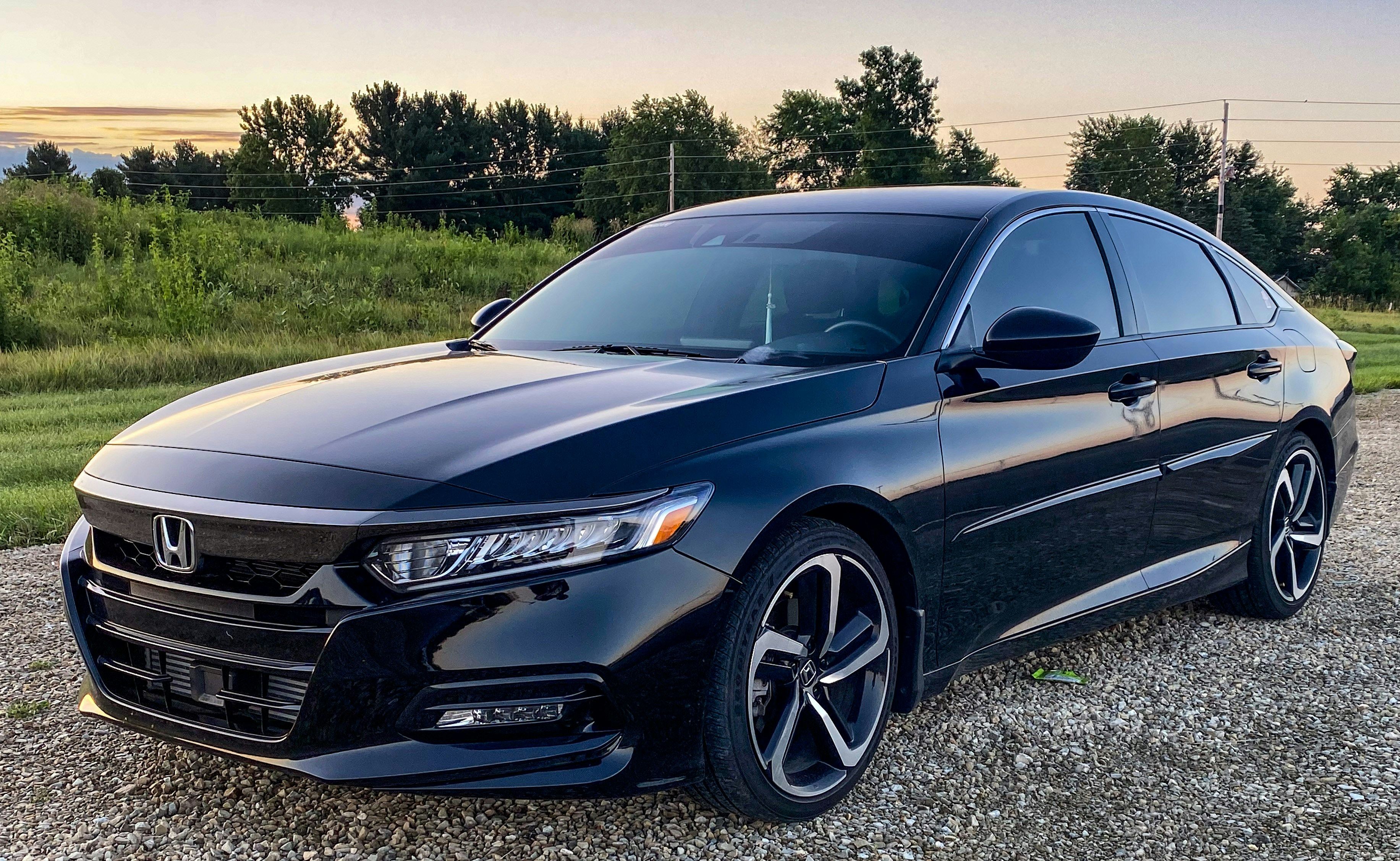 Discover the 2025 Honda Accord's fuel efficiency in UAE conditions. Get expert tips to maximize mileage per litre and compare hybrid vs petrol models