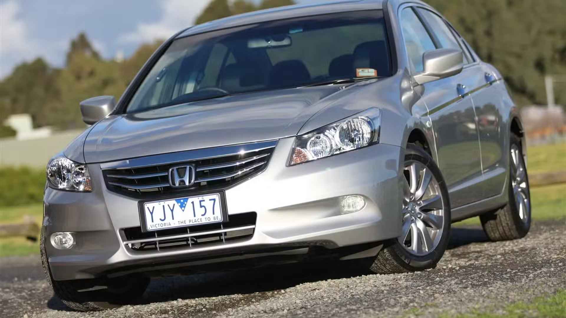 Discover how to maximize your 2008 Honda Accord fuel efficiency (km/L) in 2025 with practical driving techniques, maintenance hacks