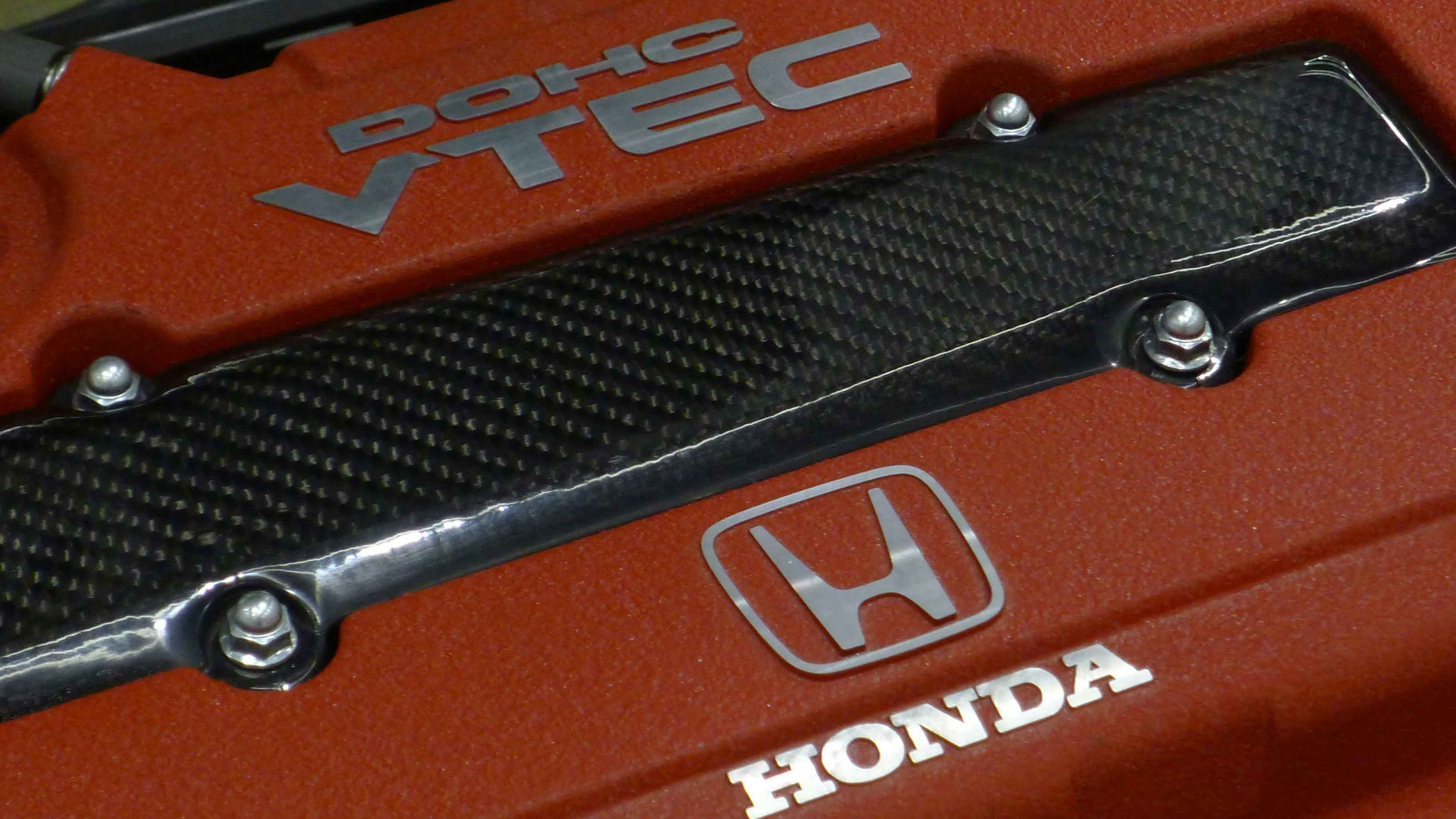 Discover current Honda Accord battery prices in UAE for 2025 models, compare replacement costs, and learn money-saving maintenance tips