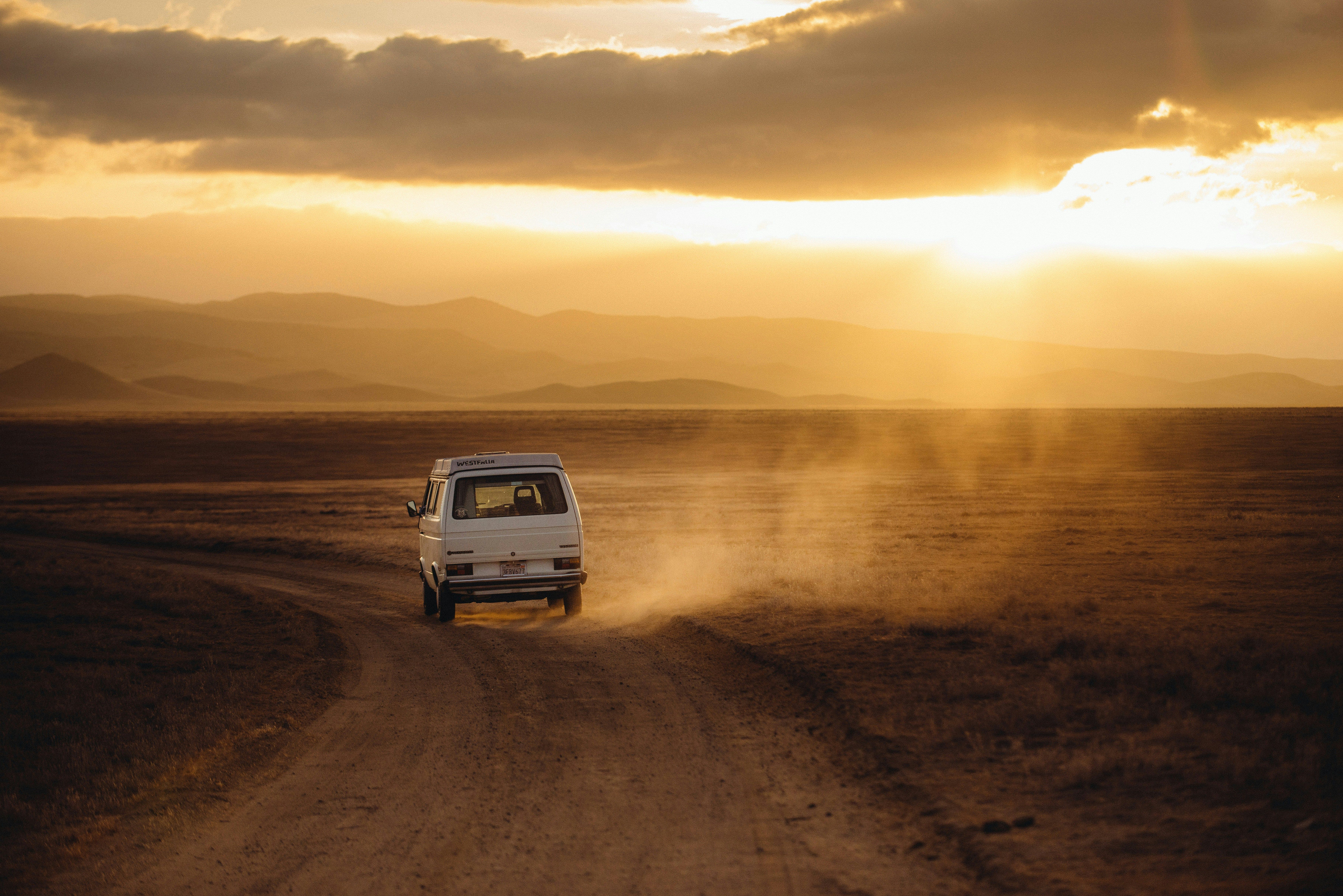 Compare the 2025 Mitsubishi Outlander and Toyota Honda. Analyse their key differences in fuel efficiency, family features, and more.