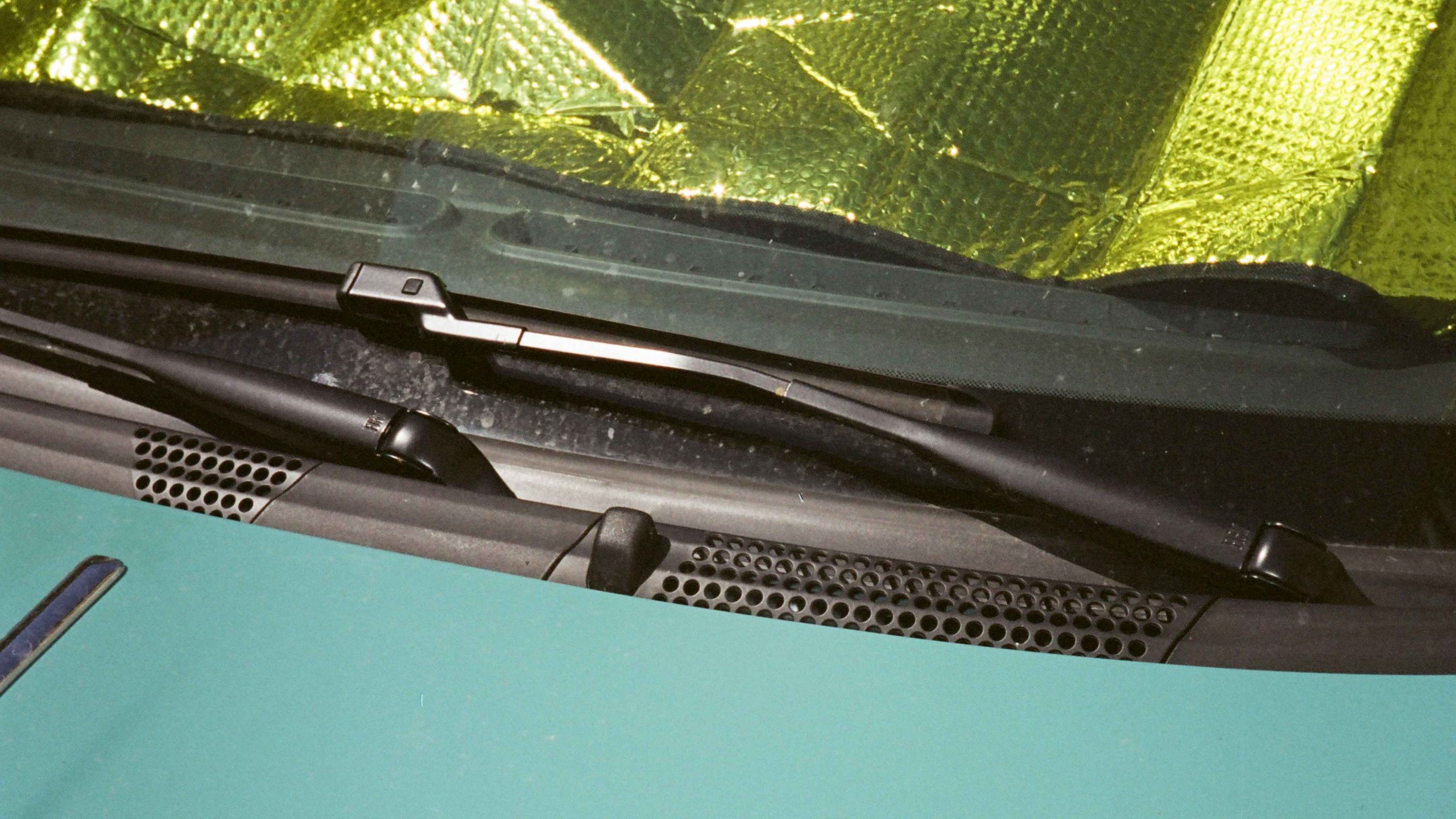 Find the precise 2005 Toyota Camry wiper blade size with installation tips and smart maintenance strategies to ensure optimal visibility in 2025.