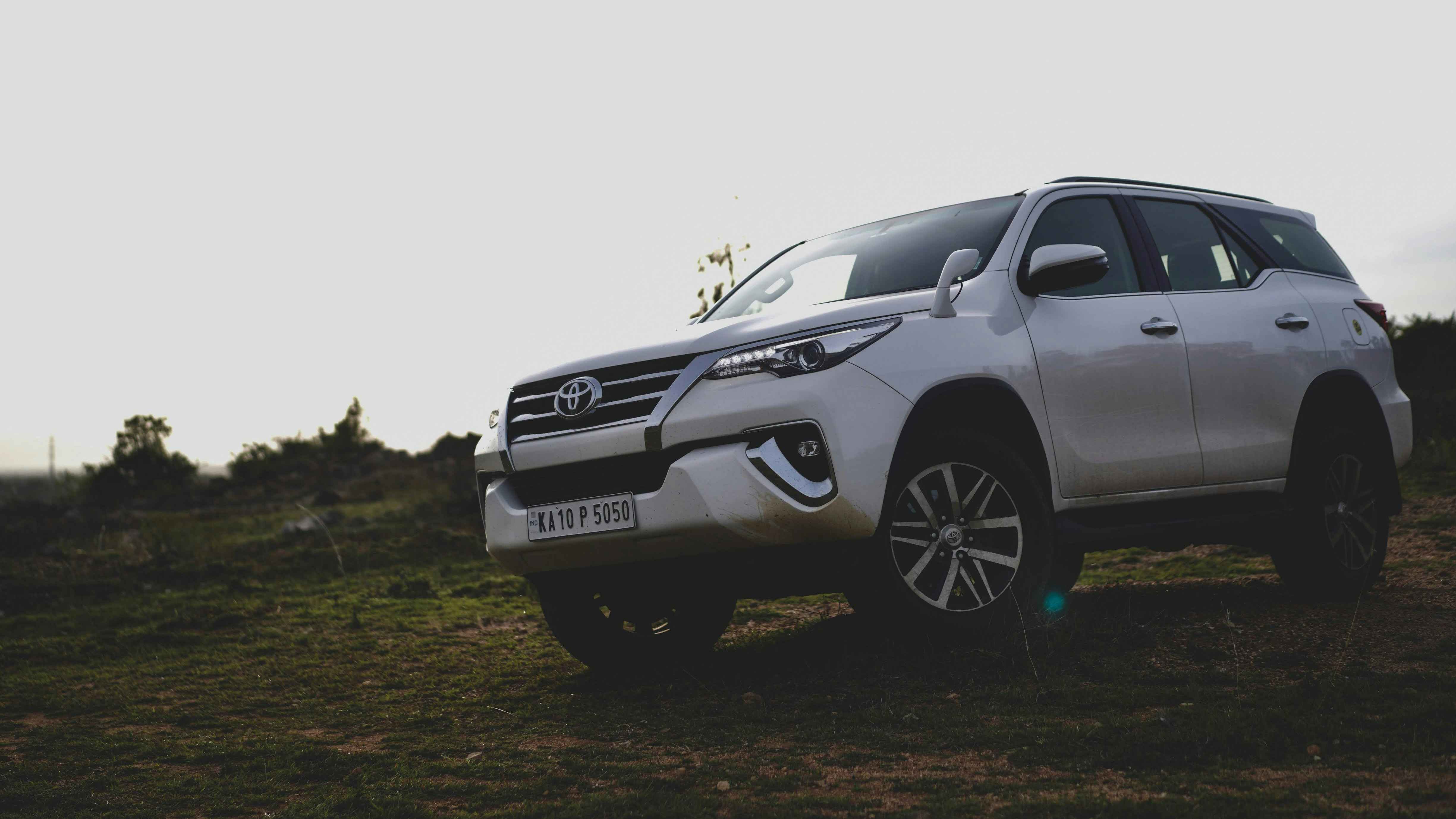 Discover how the 2025 Toyota Fortuner length enhances practicality for daily use. Learn space optimization tips, parking strategies