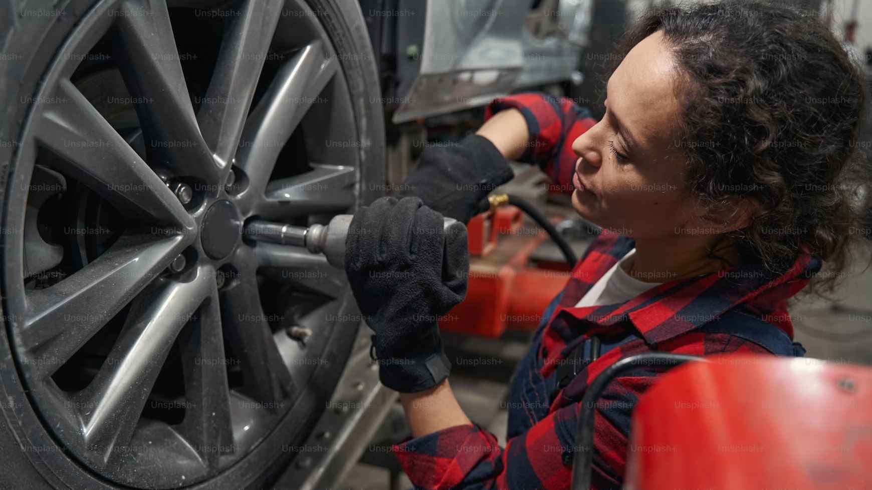 Learn how to optimize your Toyota Fortuner's tire pressure for safety and fuel efficiency. Discover 2025's best practices for air pressure monitoring