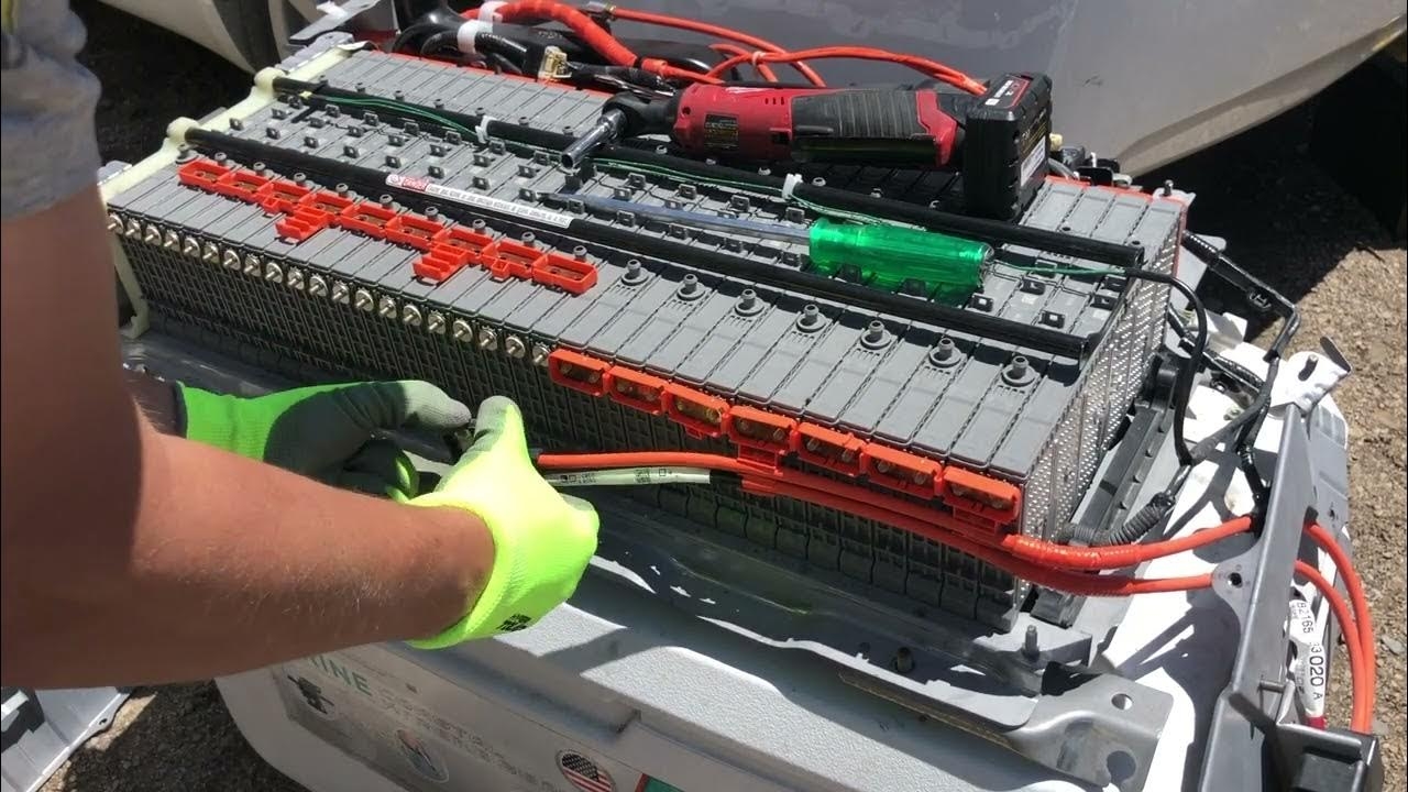 بطارية تويوتا كامري هايبرد 2025