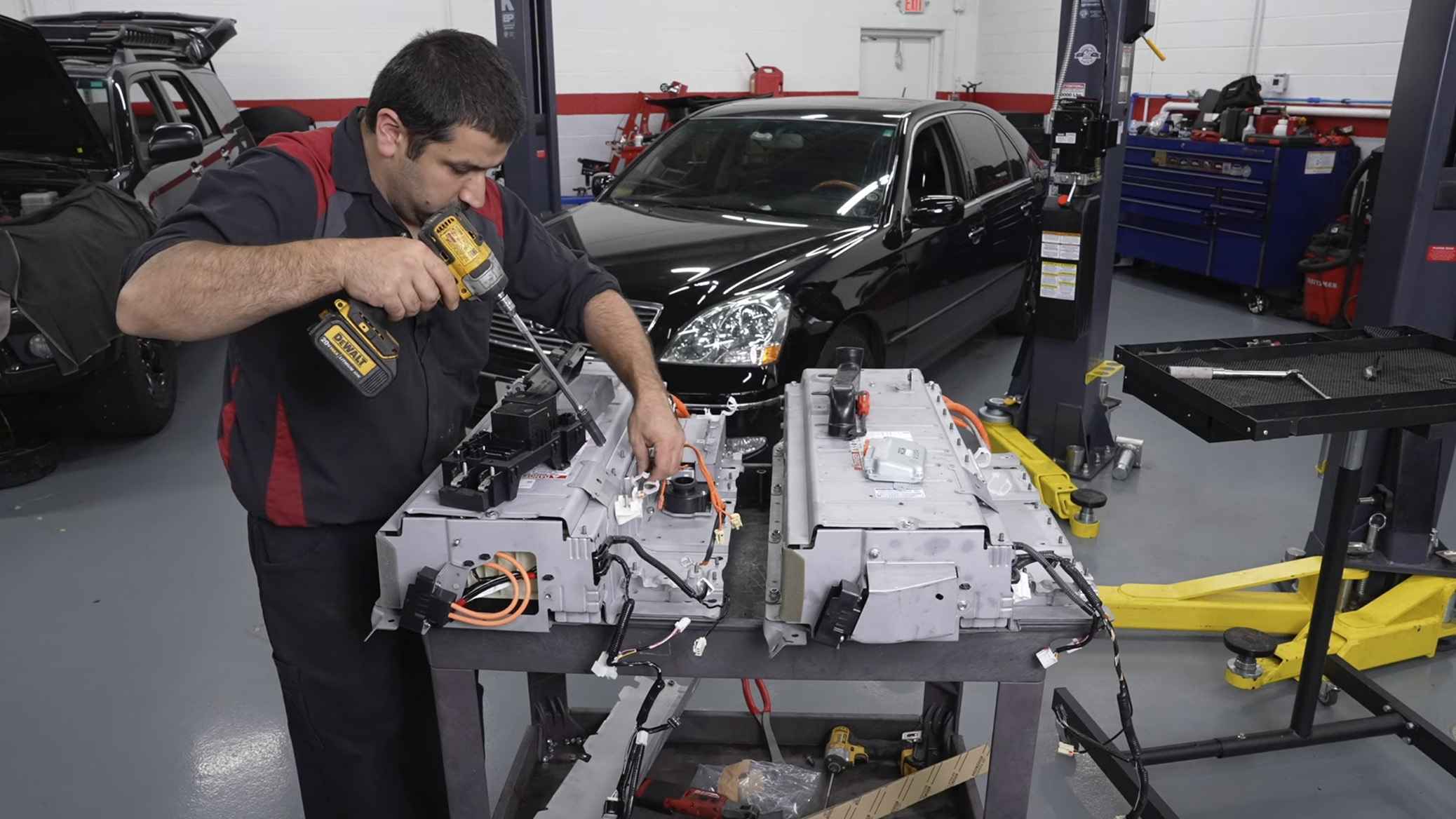 Discover the latest insights on 2025 Camry hybrid battery replacement costs, including warranty details, maintenance tips, and cost-saving strategies